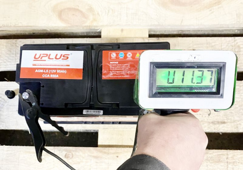 Аккумулятор автомобильный UPLUS AGM 95Ah проверка нагрузки